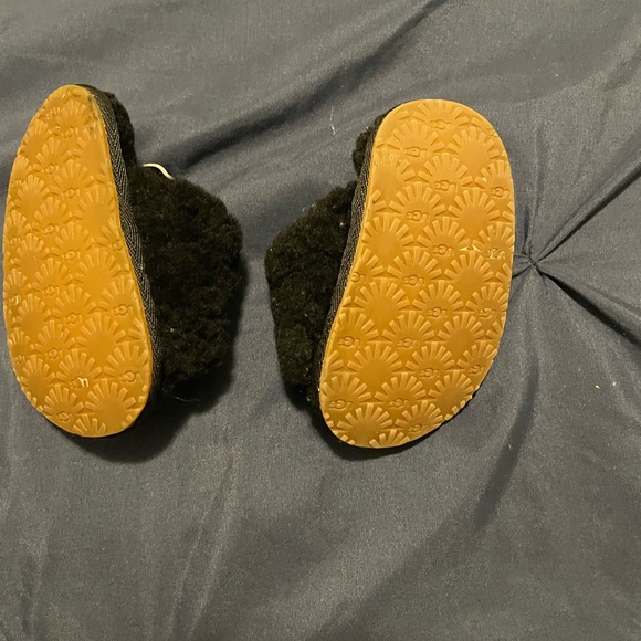 Infant Shoe - Picture 2 of 3